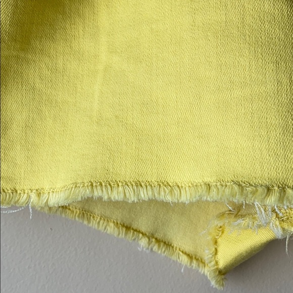 ✨BRAND NEW✨ GAP 1969 NEON YELLOW LOW RISE DENIM SHORTS FOR SUMMER - Picture 2 of 10